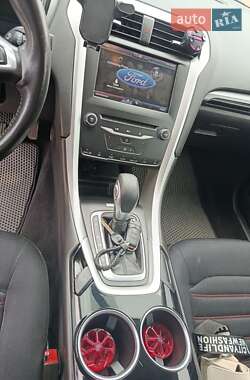 Седан Ford Fusion 2013 в 
