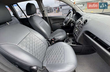 Хэтчбек Ford Fusion 2011 в 