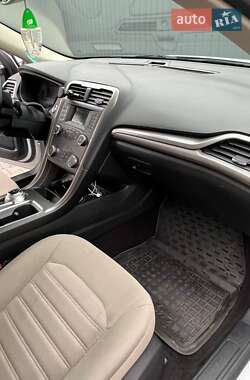 Седан Ford Fusion 2020 в 