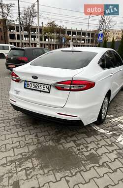 Седан Ford Fusion 2020 в 