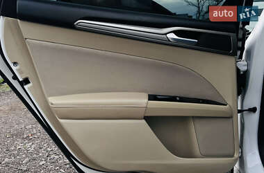 Седан Ford Fusion 2013 в 