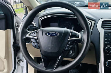 Седан Ford Fusion 2013 в 