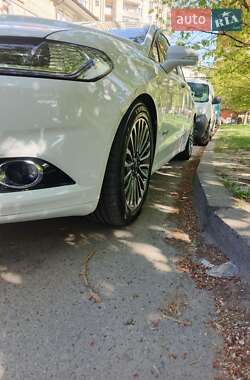Седан Ford Fusion 2015 в 