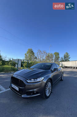 Седан Ford Fusion 2015 в 