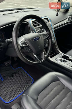 Седан Ford Fusion 2017 в 