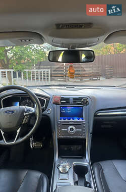 Седан Ford Fusion 2016 в 