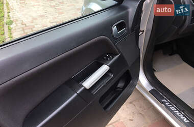 Хэтчбек Ford Fusion 2011 в 