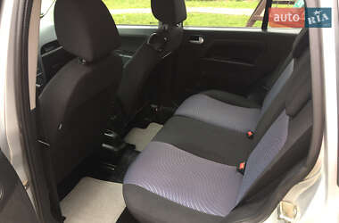 Хэтчбек Ford Fusion 2011 в 