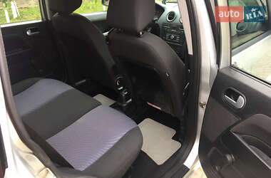 Хэтчбек Ford Fusion 2011 в 