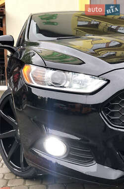 Седан Ford Fusion 2016 в 