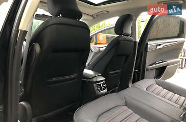 Седан Ford Fusion 2016 в 
