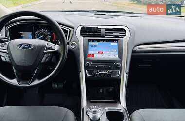 Седан Ford Fusion 2017 в 