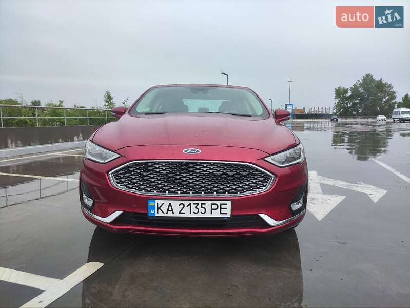 Седан Ford Fusion 2018 в 