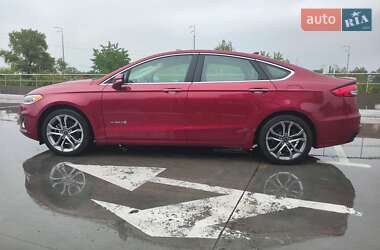 Седан Ford Fusion 2018 в 