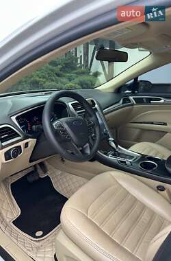 Седан Ford Fusion 2013 в 