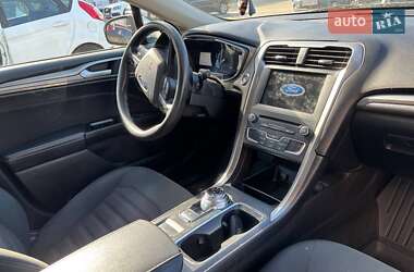 Седан Ford Fusion 2016 в 