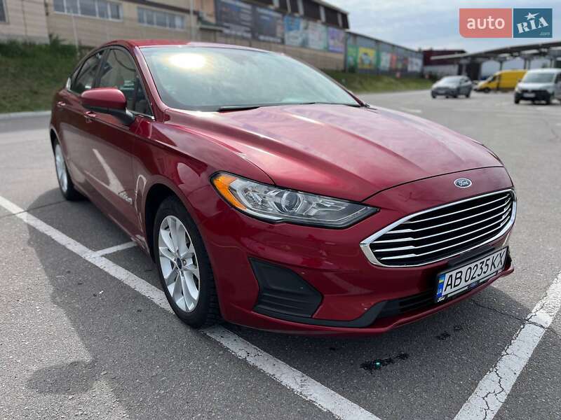 Седан Ford Fusion 2019 в 