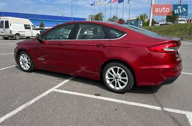 Седан Ford Fusion 2019 в 
