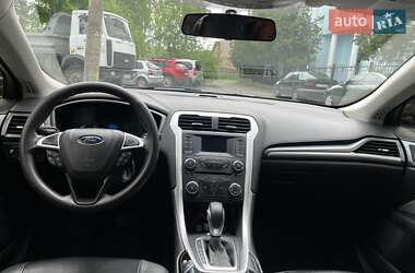 Седан Ford Fusion 2016 в 