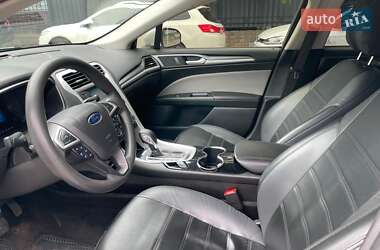 Седан Ford Fusion 2016 в 