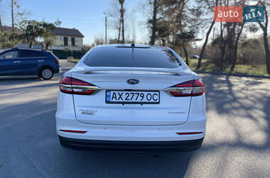 Седан Ford Fusion 2019 в 