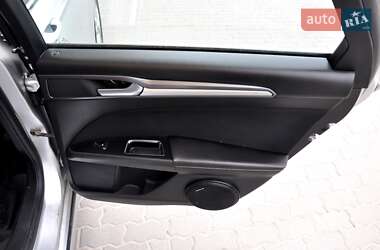 Седан Ford Fusion 2013 в 