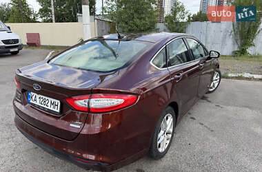 Седан Ford Fusion 2015 в 