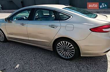 Седан Ford Fusion 2018 в 