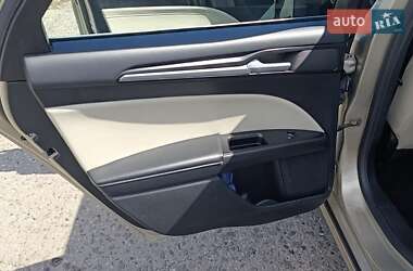 Седан Ford Fusion 2018 в 
