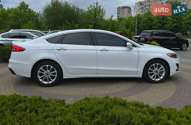 Седан Ford Fusion 2020 в 