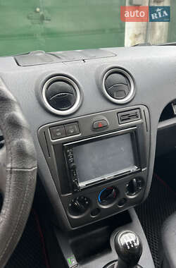 Хэтчбек Ford Fusion 2005 в 