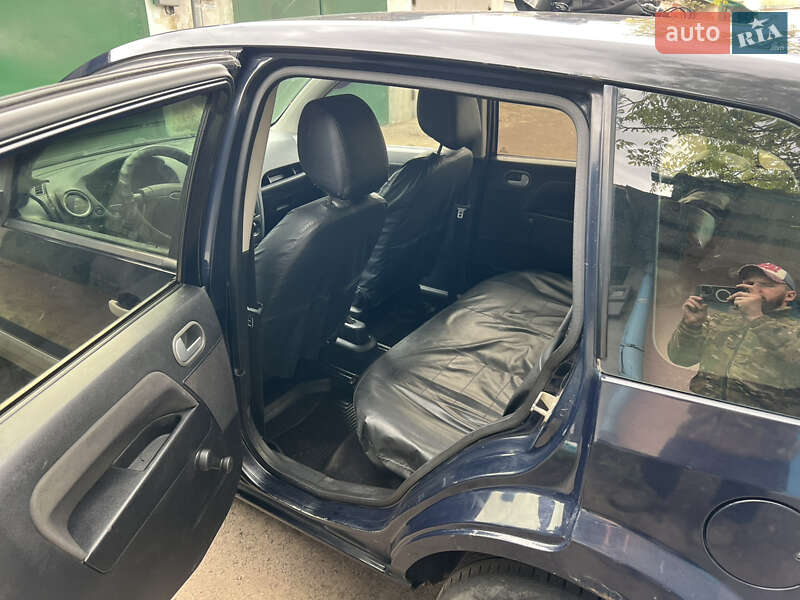 Хэтчбек Ford Fusion 2005 в Ровно