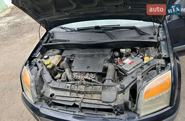 Хэтчбек Ford Fusion 2005 в 