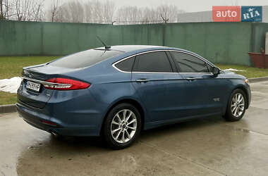 Седан Ford Fusion 2018 в 