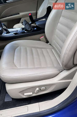 Седан Ford Fusion 2015 в 