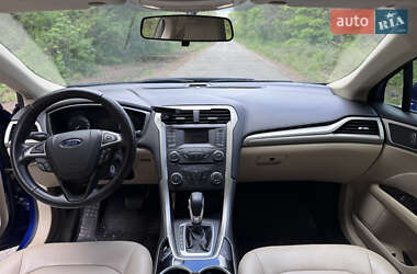 Седан Ford Fusion 2015 в 