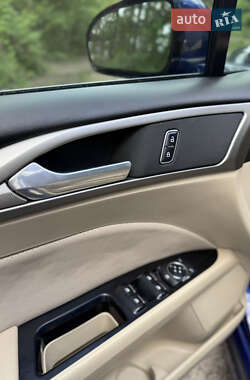 Седан Ford Fusion 2015 в 