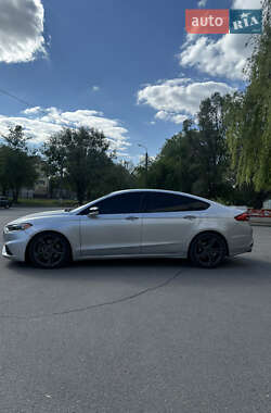 Седан Ford Fusion 2016 в 