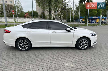 Седан Ford Fusion 2016 в 