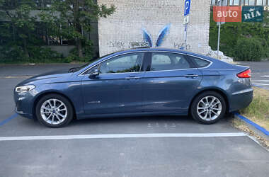 Седан Ford Fusion 2018 в 