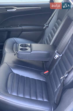 Седан Ford Fusion 2018 в 