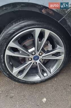 Седан Ford Fusion 2017 в 