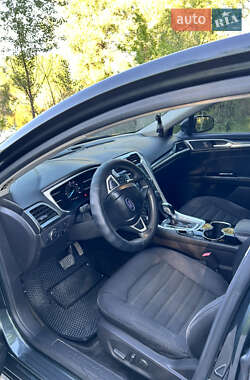 Седан Ford Fusion 2015 в 