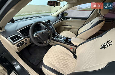 Седан Ford Fusion 2014 в 
