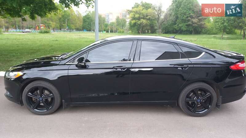 Седан Ford Fusion 2015 в Ровно