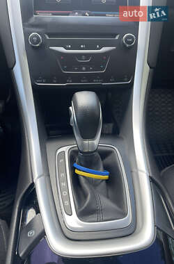 Седан Ford Fusion 2015 в 