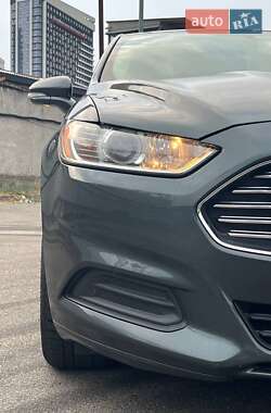 Седан Ford Fusion 2015 в 