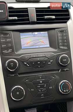 Седан Ford Fusion 2015 в 