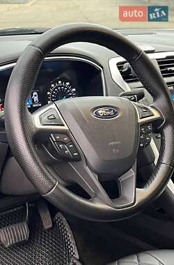 Седан Ford Fusion 2015 в 
