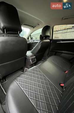 Седан Ford Fusion 2015 в 